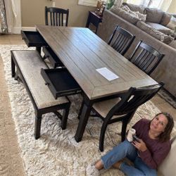 Tyler Creek Black-Gray Dining Room Set
Table+4 Side Chairs+Bench