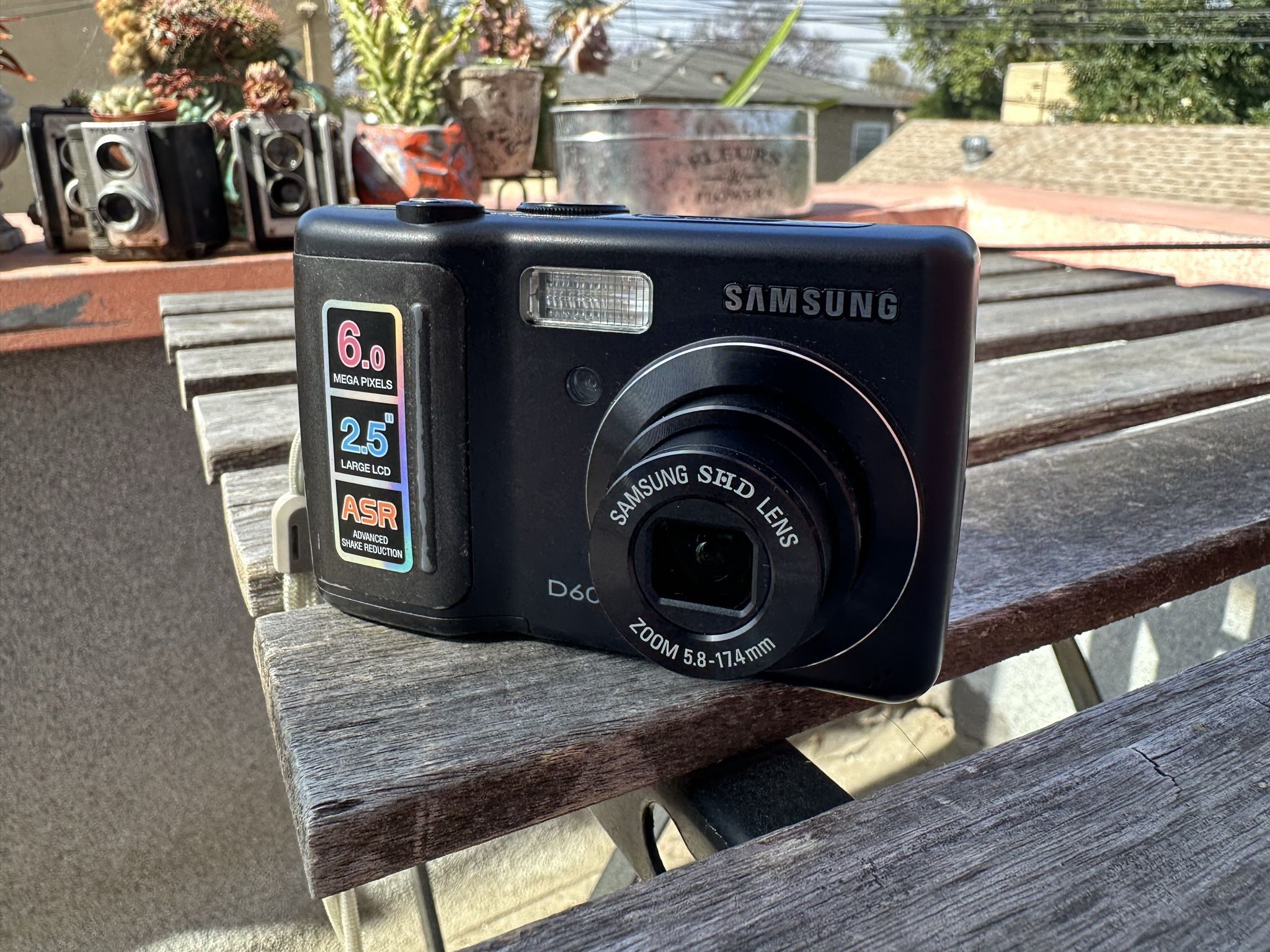 Vintage Samsung Y2K Digicam