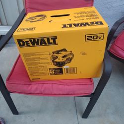 DeWalt Cordless Vacuum 