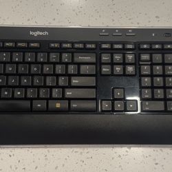 Logitech MK520 Wireless Keyboard and Mouse Combo - Black/Grey