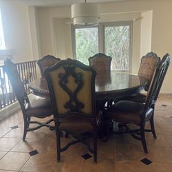 Beautiful Dinning Room Table 