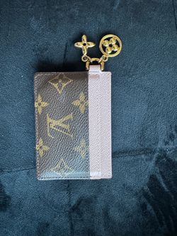 LV card holder Charms