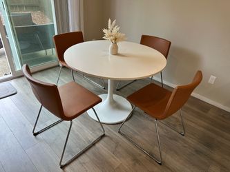 41.5” Table 4 chairs