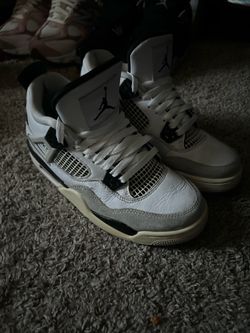 Jordan 4 size 7Y