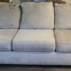 Three Seater Pull Out Couch/ Color Cream White