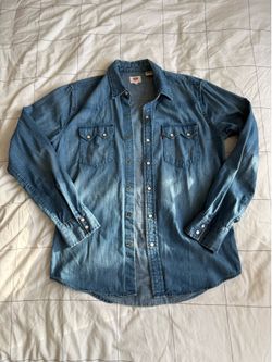 Levi’s  denim snap shirt vintage wash (size M)