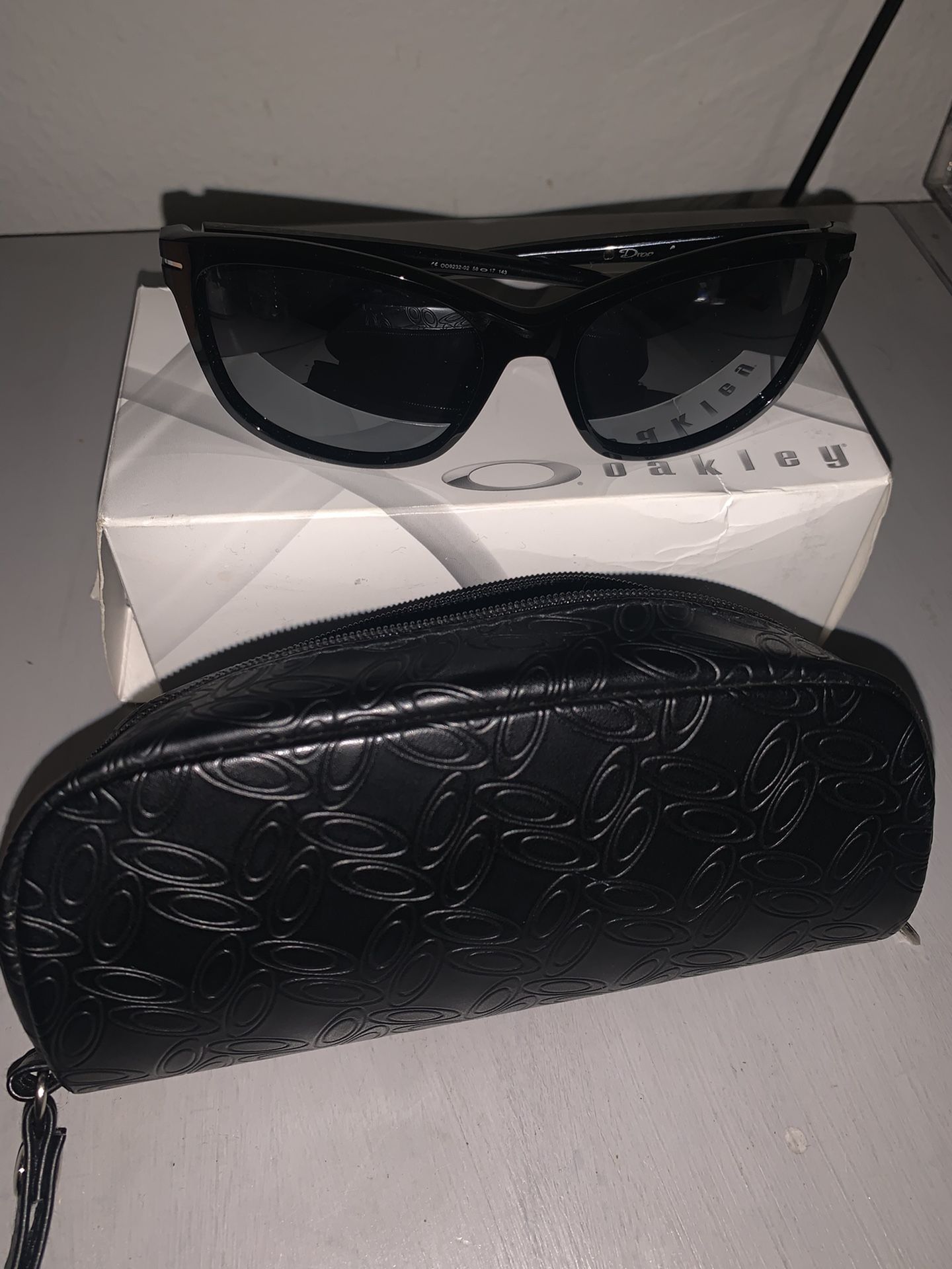 Women’s Oakley Glasses “new”