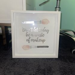 makeup picture frame 