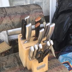Nice Heavy Duty Knife Set And Block Only $35 Firm