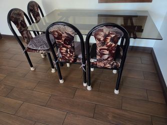 Table with 4 chairs best offer