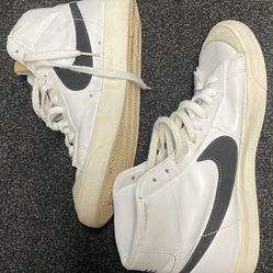 Nike Women’s White and Black Trainers  Size 10