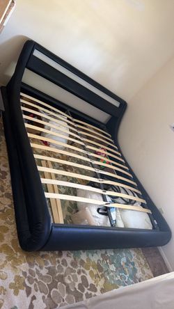 QUEEN SIZE BED / FAUX LEATHER BLACK/ IN GOOD CONDITION/ DELIVERY NEGOTIABLE