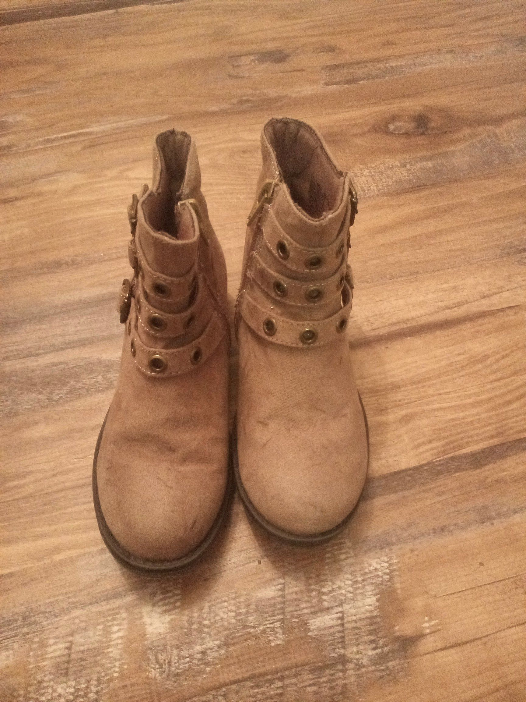 Girls size 1 boots