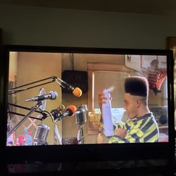 Touchscreen Television Between 65 To 70 Inches