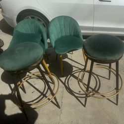 4 Chairs 