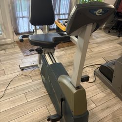 Essential RT4 Exercise Bike
