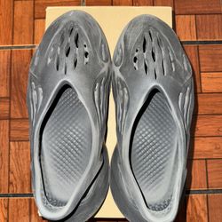 Adidas Yeezy Carbon Foam RNR