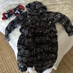 Arizona Jean Co. Gaming Robe Size 4/5 And A Pair Of Gaming Socks 