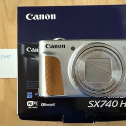 Canon PowerShot SX740 HS - Silver. 