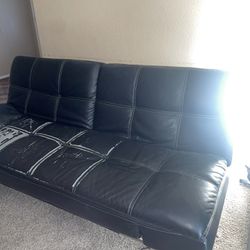 Futon (Convertible couch)