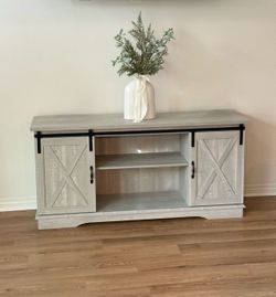 Tv console