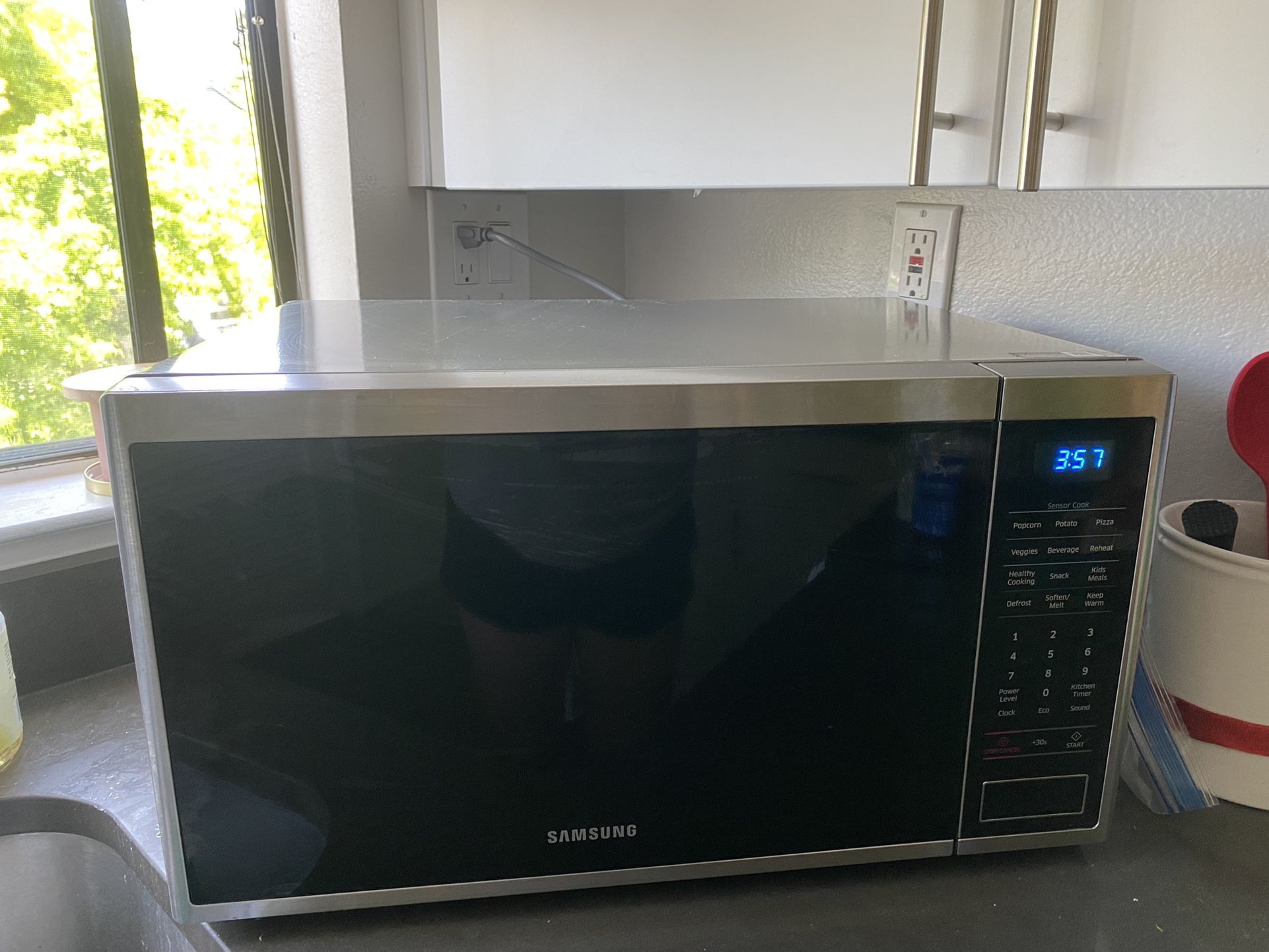 1.4 cu. ft. Stainless Steel Microwave (MS14K6000AS)