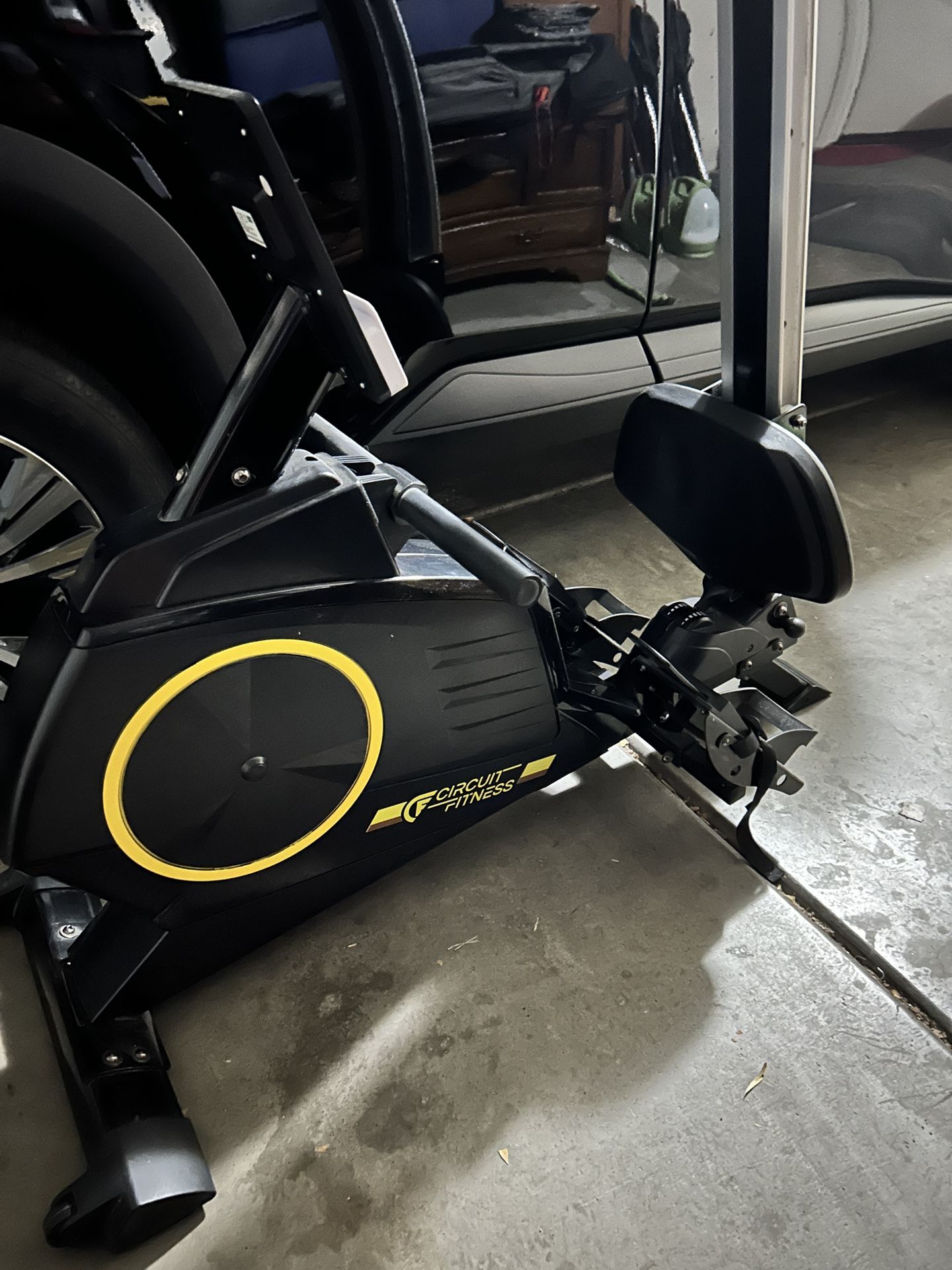 Circuit Fitness Deluxe Foldable Magnetic Rowing Machine With 8 Resistance Settings, Transport Wheels And Bluetooth.