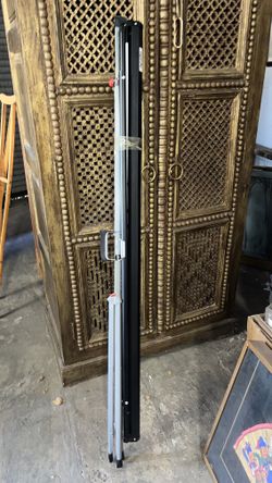 Apollo Portable Tripod Projection Screen 60" x 60"