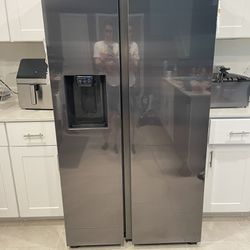 Samsung Black Stainless Steel Refrigerator 