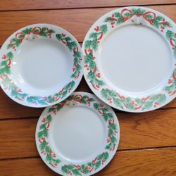 Royal Majestic Fine China Christmas Dinnerware 8 Settings