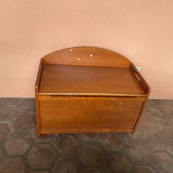 Wood toy chest/bench
