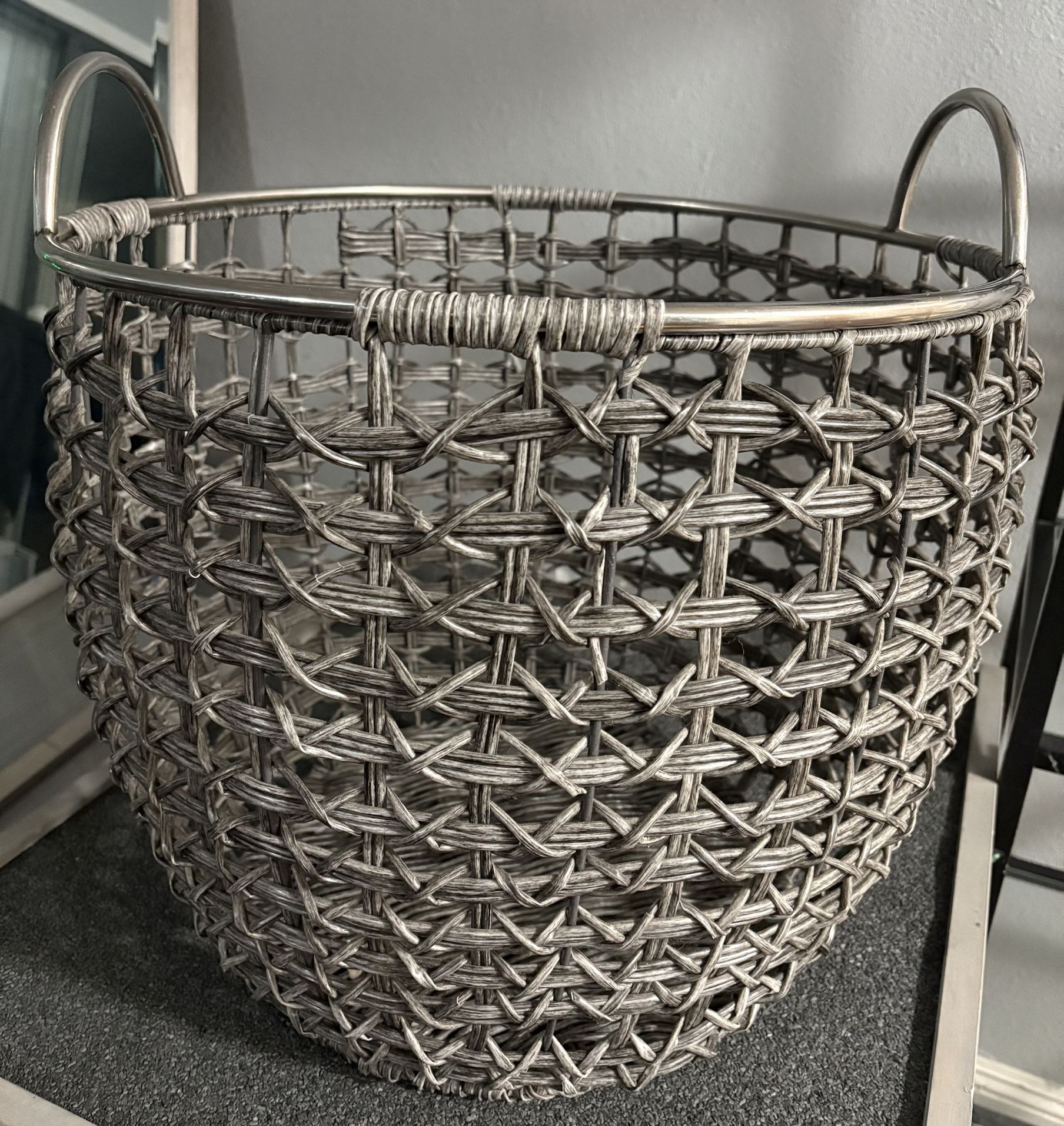 Throw Blanket Basket 