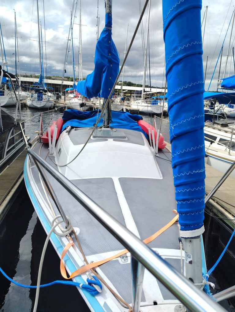 27 Ft Sailboat