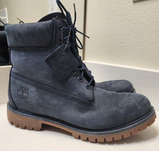 Timberland Guaranteed Waterproof Boots For Men. Size 9M. Genuine Leather Upper. Made in Bangladesh. Very good condition.
