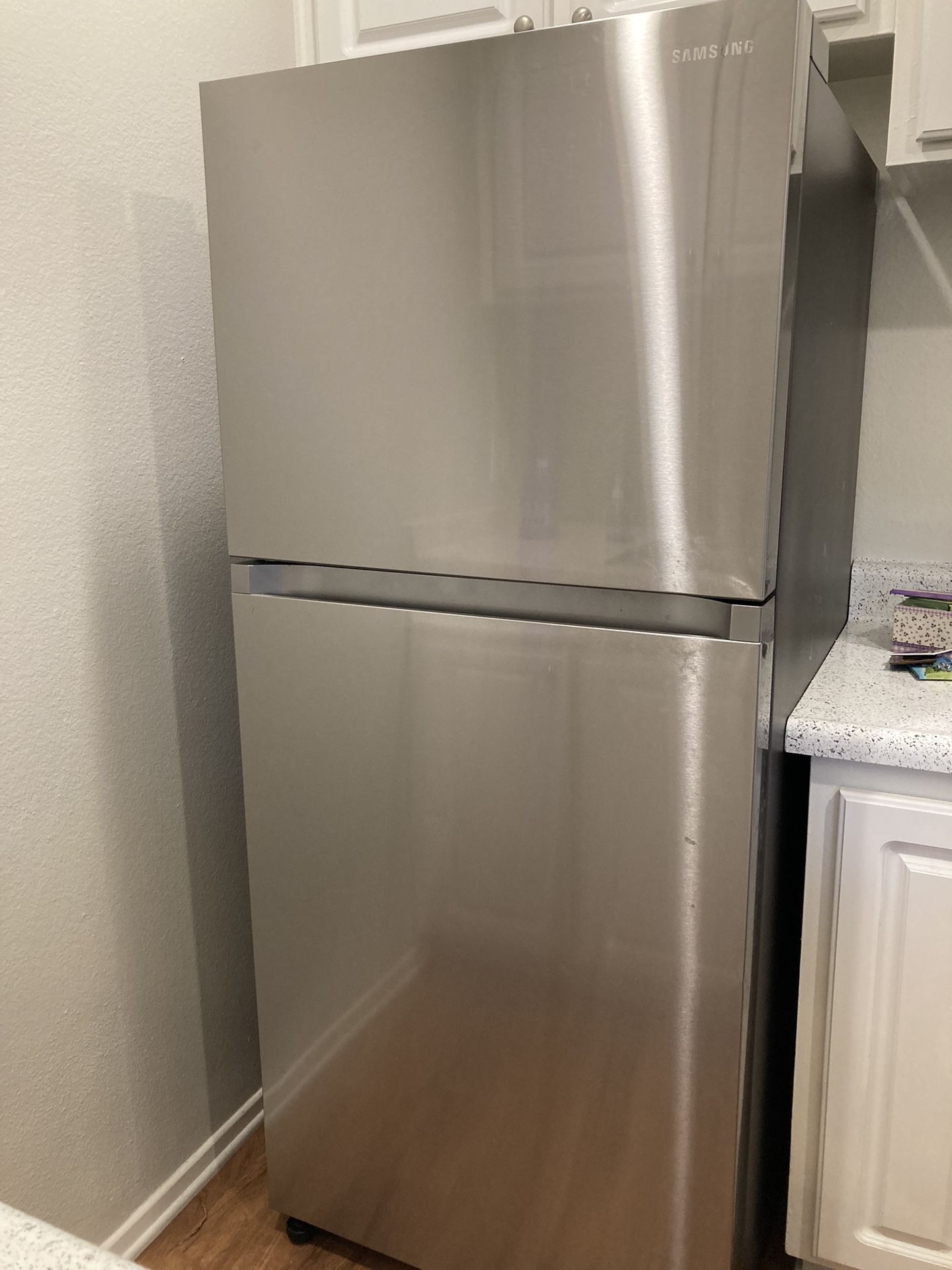 Samsung Refrigerator (Model: RT18M6215SRAA)