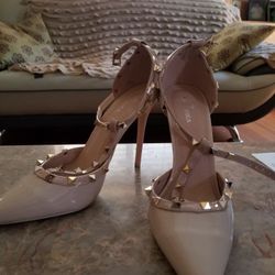 Shoes size 38,4 inches heels worn 1 time .