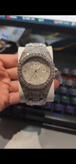 Silver And White Bussdown VVS AP