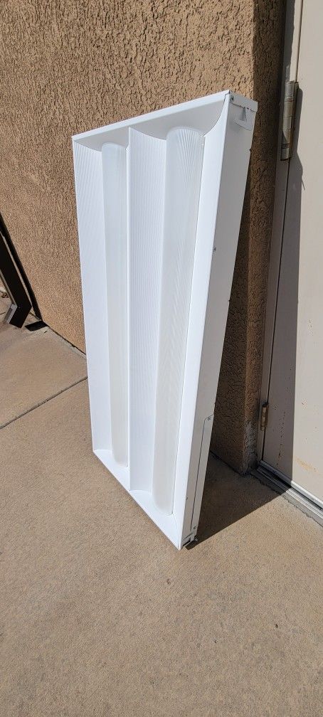 2' x 4' Florescent Light Fixture