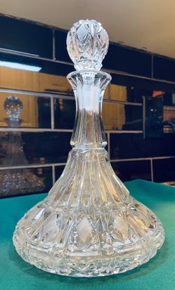 Vintage Tuscany crystal ships decanter carafe with cut crystal design