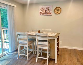 Ashley Skempton Counter Height wood Dining Set w/ 4 Bar Stools – Excellent Condition