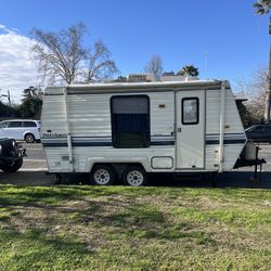 1992 Dutchmen Trailer 18’ Blue/White