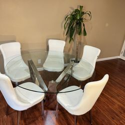 Zuri Dining Table with 5 Chairs – Modern Style