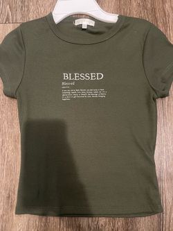 T shirt size small