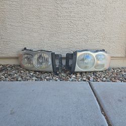 2005 Dodge Ram 1500 Headlights