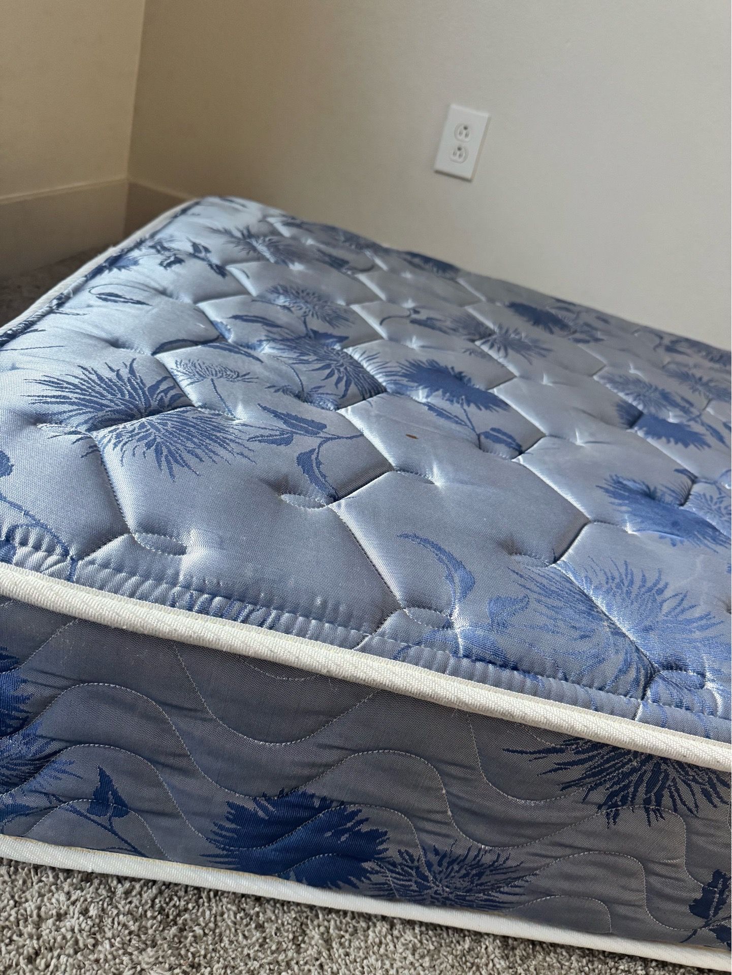 Twin mattress in excellent condition - Kerney Mesa 92123