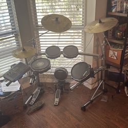 ALESIS Drum set
