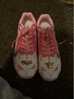Girl spikes
