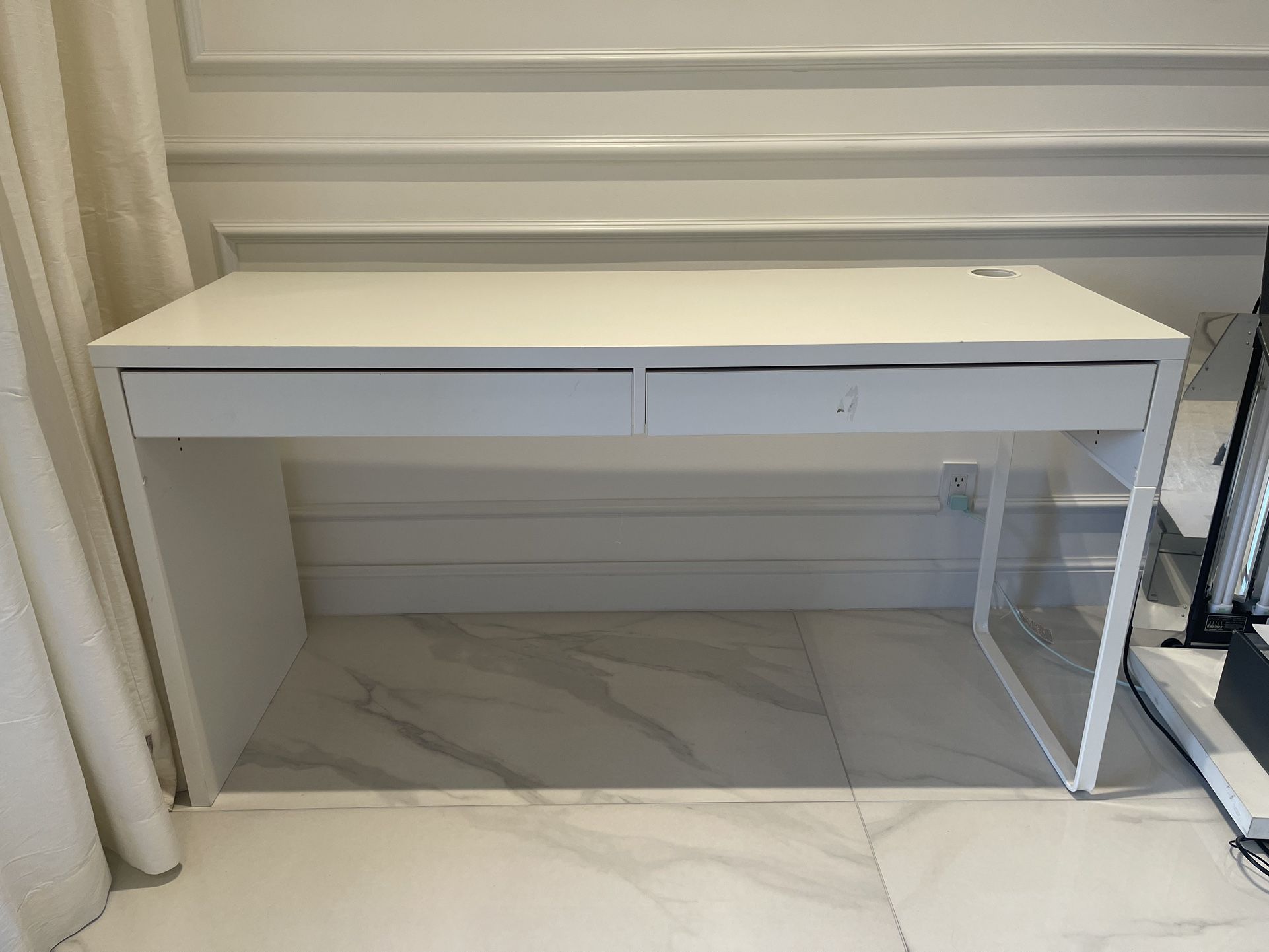 Whit Desk