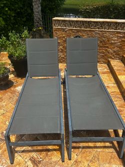 Outdoor lounge chairs