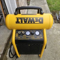 Dewalt 4.5 Gal Compressor